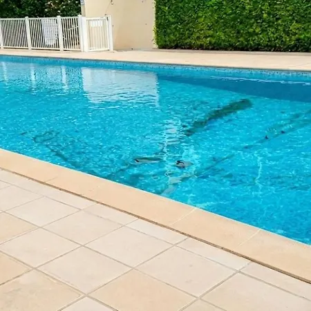 公寓 T2 Au Calme Avec Piscine, Tennis, Parking 耶尔