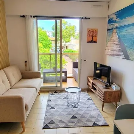 公寓 T2 Au Calme Avec Piscine, Tennis, Parking 耶尔